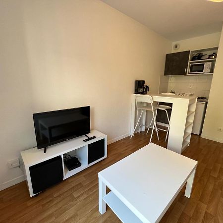 Acajou, Studio Avec Terrasse Et Parking Prive Caen Dış mekan fotoğraf