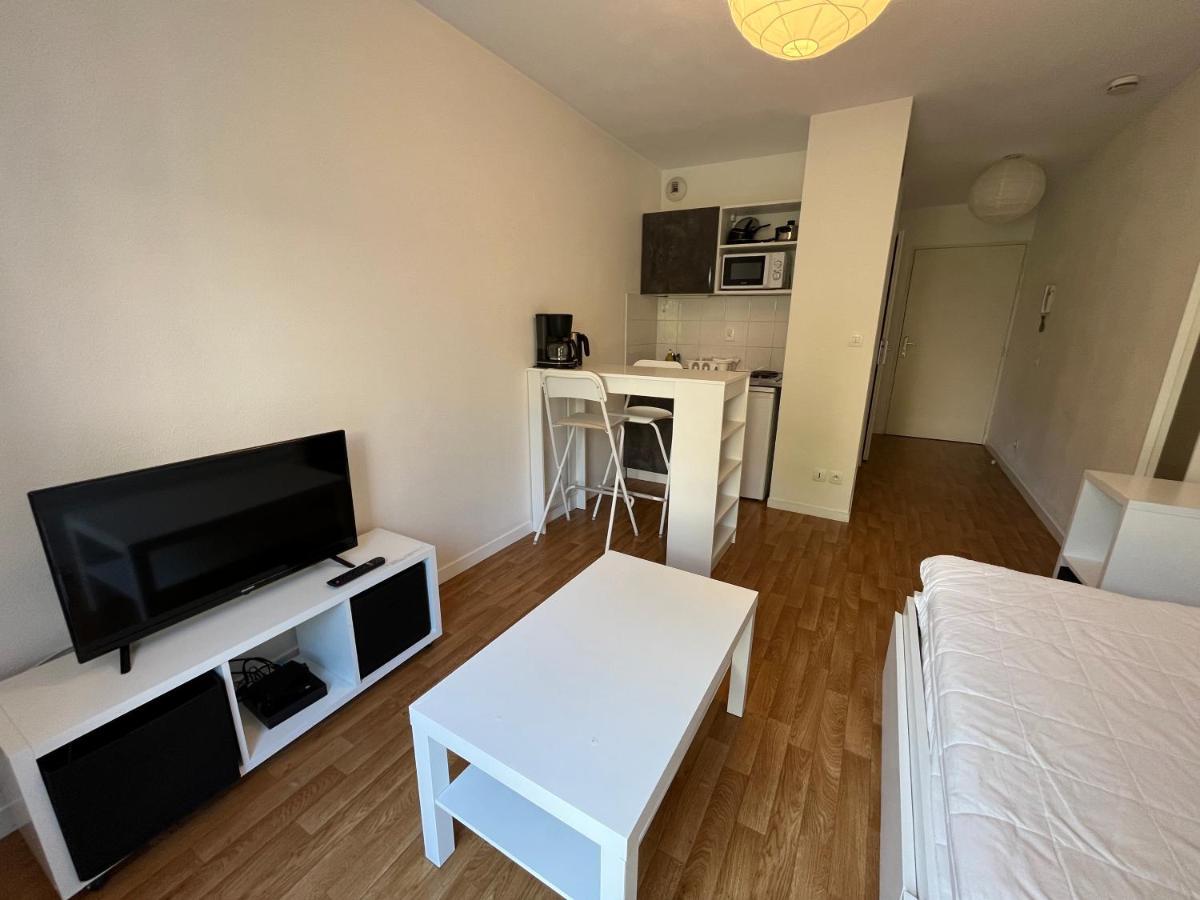 Acajou, Studio Avec Terrasse Et Parking Prive Caen Dış mekan fotoğraf