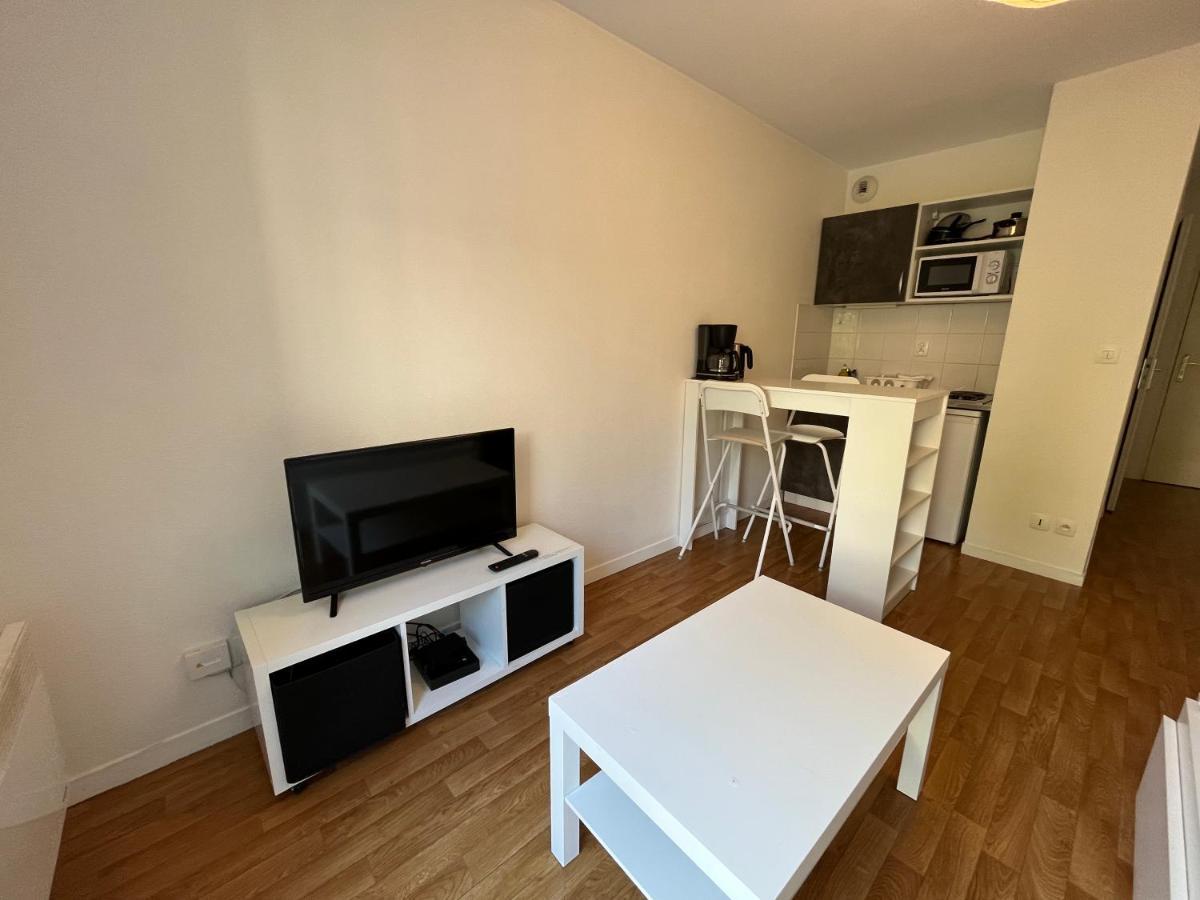 Acajou, Studio Avec Terrasse Et Parking Prive Caen Dış mekan fotoğraf